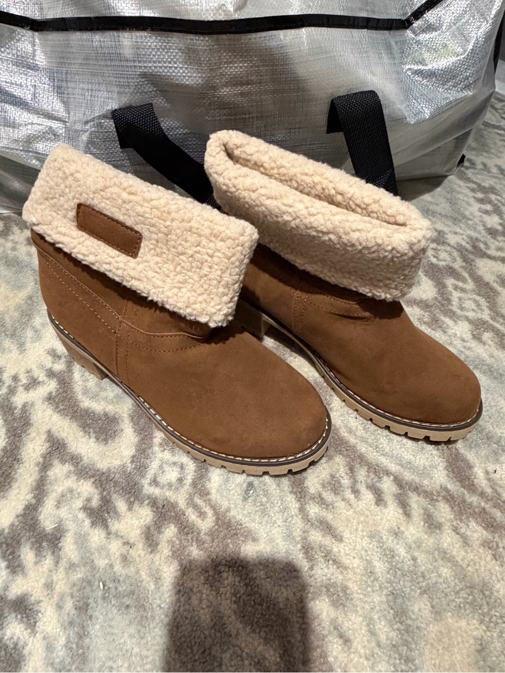 Source Unknown Brown Suede Fold-Over Winter Ankle Boots with Cream Shearling